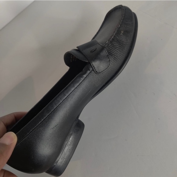 Women's Hush Puppies Bal Harbour
Black Leather Loafers Silver Buckle
Size 8 - Picture 6 of 7